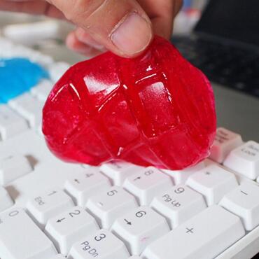 Universeller Gelreiniger "Super Gum" für Reinigung von Tastaturen, Schlitzen im Auto und anderswo